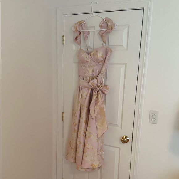 V. Chapman Elegant Pink Floral Womens Dress